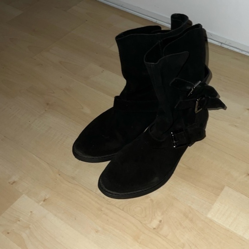 Steve Madden Altta moto bootie ankle boots black suede size 5.5 gently preloved - Picture 2 of 13